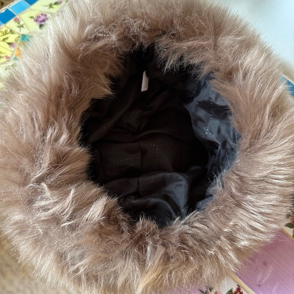 Elegant Brown Cream Faux Fur Hat - Picture 6 of 7